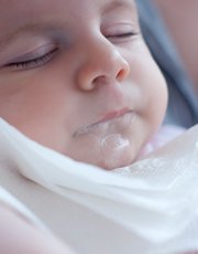Bébé avec reflux