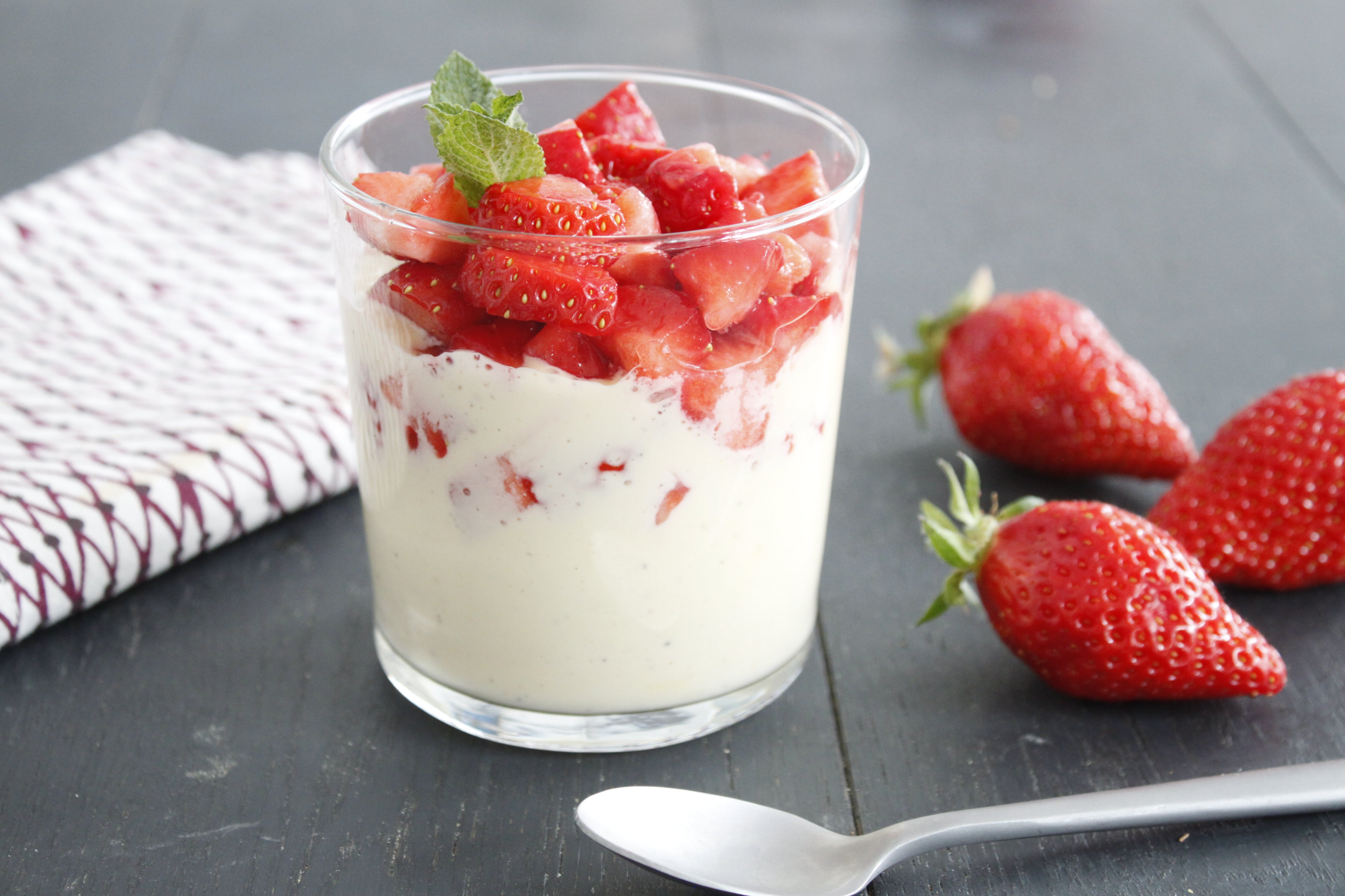 Milkshake vanille et dés de fraises | Nestlé Health Science