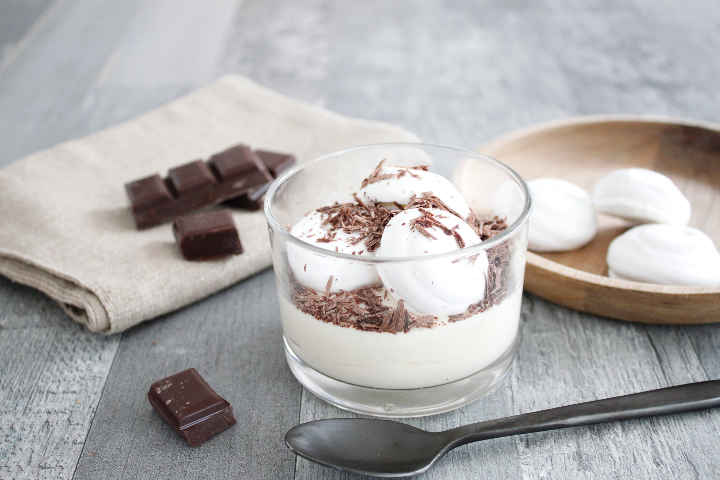 Recette Verrine, petites meringues et copeaux de chocolat