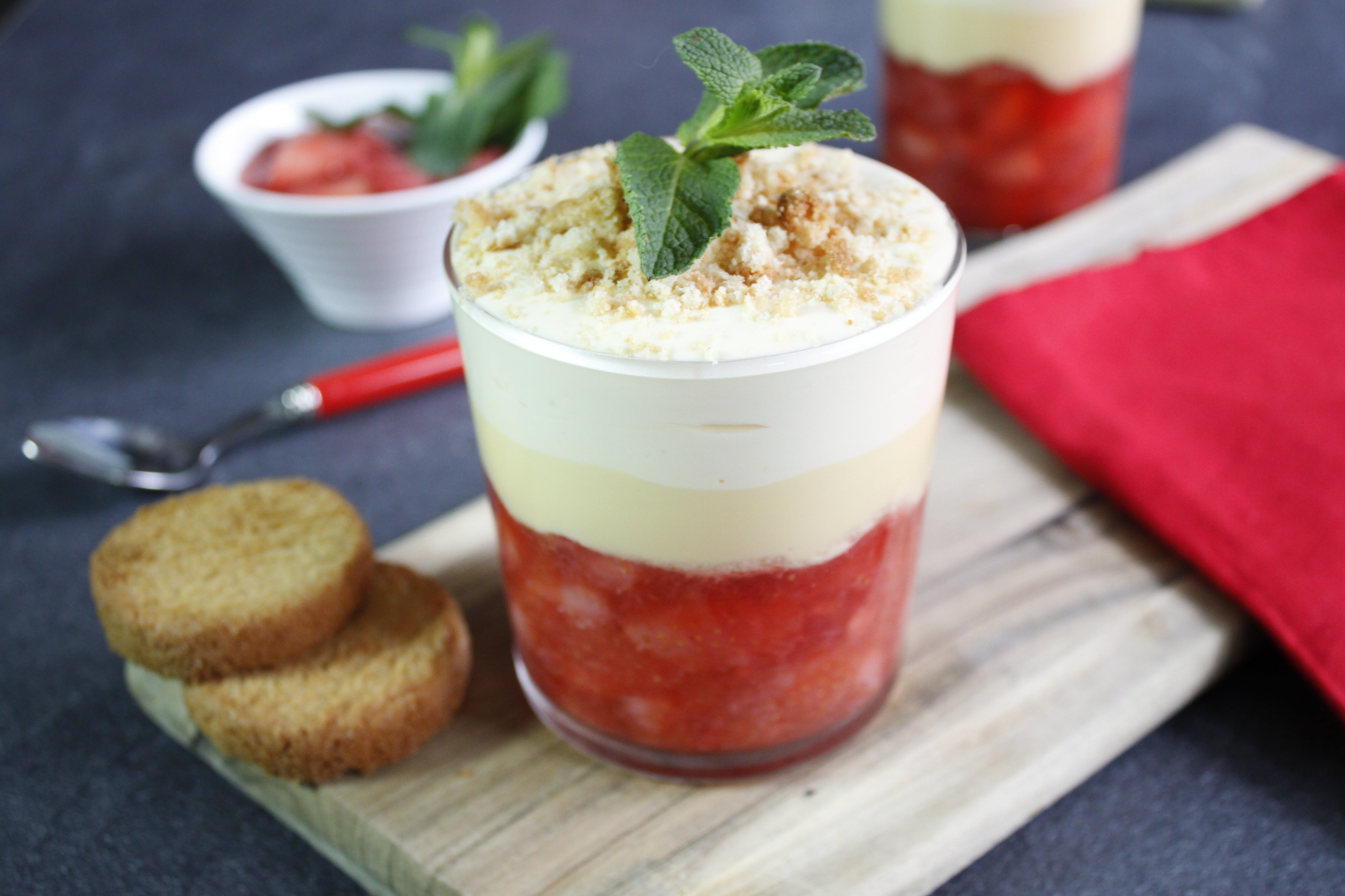 Compotée de fraises et chantilly