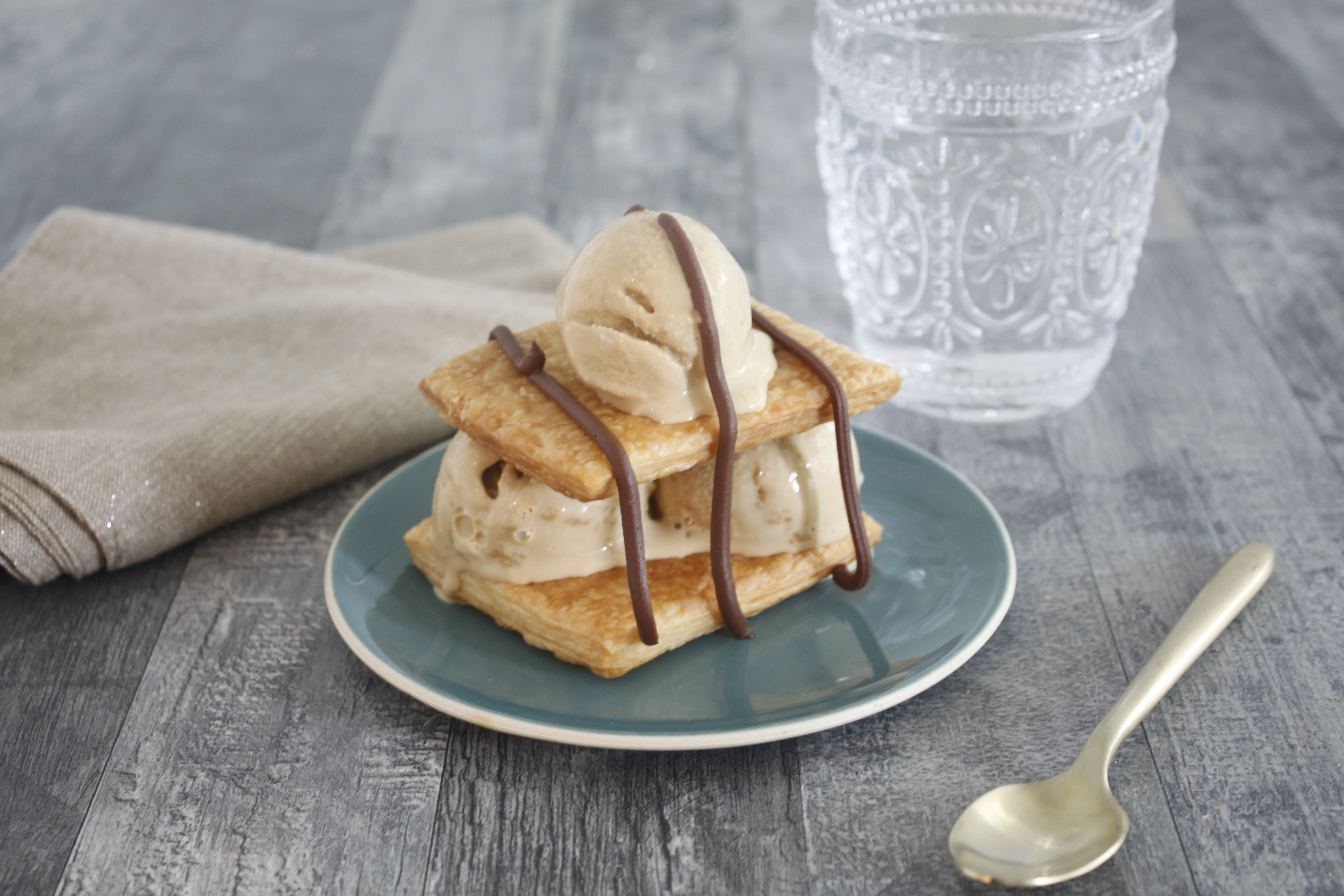 Millefeuilles glacé, glace praliné et ganache chocolat 